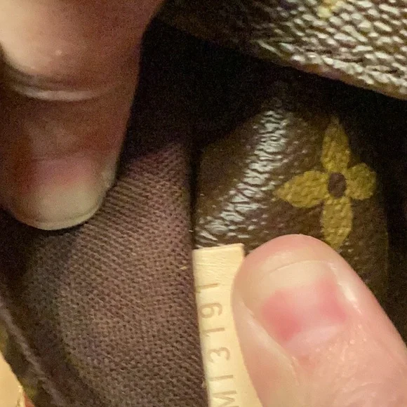 Louis Vuitton Monogram canvas Menilmontant MM - Picture 11 of 13